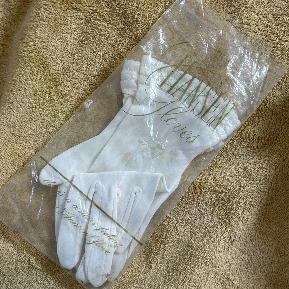 Vintage Off-White Wrist Gloves